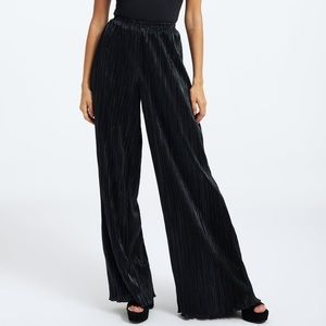 Good American Shine Plissé Pants in Black